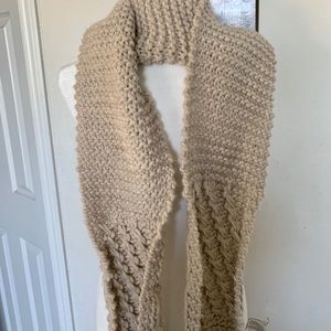 3/$15🌼 Beige Knitted scarf - long